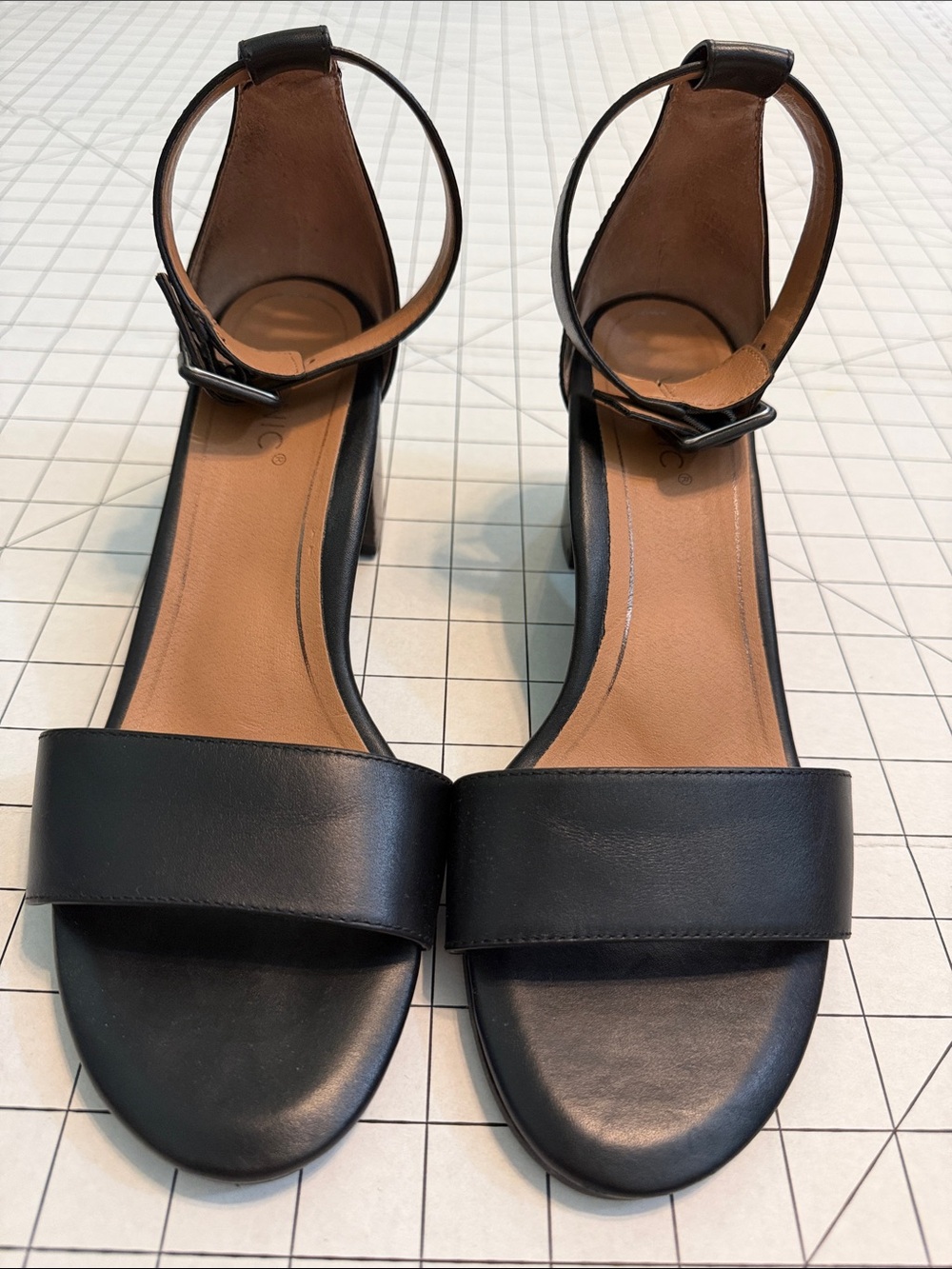 Vionic Classic Black Ankle-Strap Block Heel Sandals with Arch Support (leather)